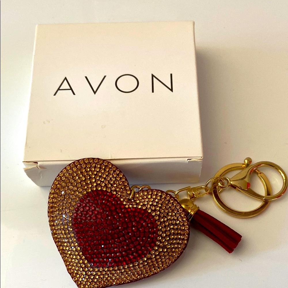 🆕 Avon lock me in love Red and Gold Heart Key chain